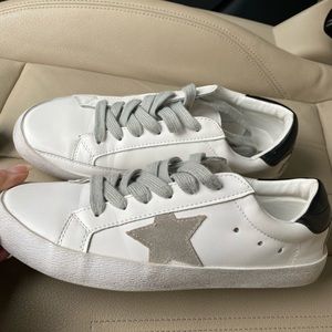 Adorable white tennis sneakers with star- SIZE 7